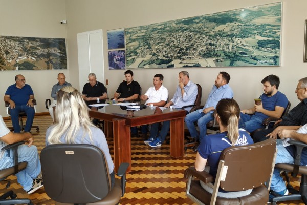 Governo Municipal realiza doação de terrenos no Distrito Industrial Germano De Cézaro